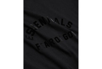 Fear of God Essentials Arch Logo Tee Jet Black - Sneakerzone