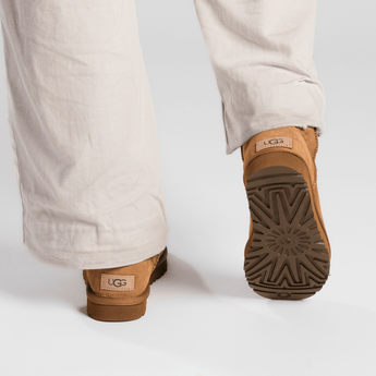 UGG Classic Mini II Boot Chestnut - Sneakerzone